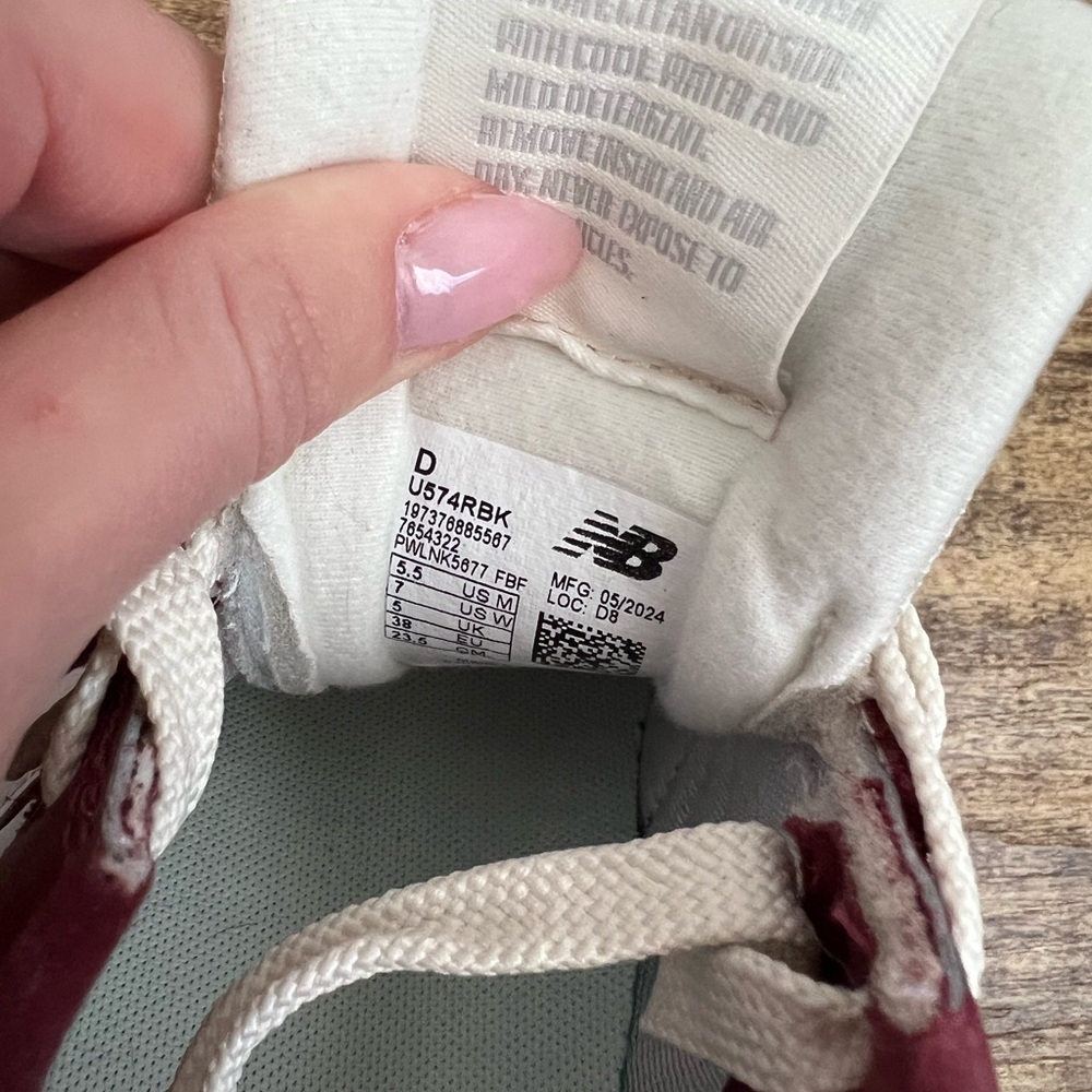 NWOT New Balance 574 Core Burgundy Sneakers Athletic Shoes Size 7 - Picture 4 of 6